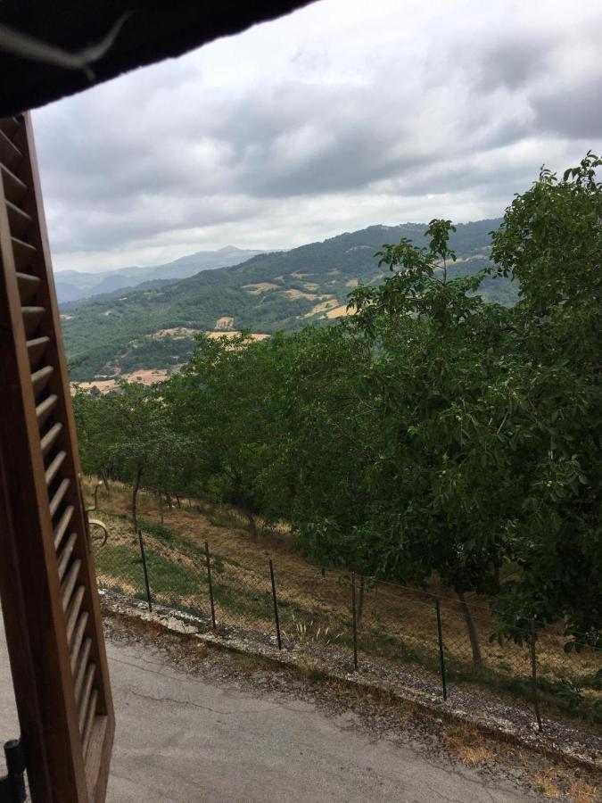 La Casetta Al Roccone Semproniano Bagian luar foto