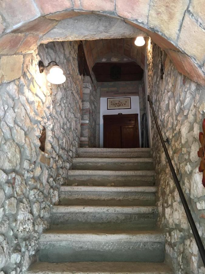 La Casetta Al Roccone Semproniano Bagian luar foto