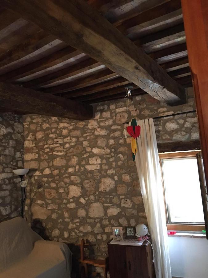La Casetta Al Roccone Semproniano Bagian luar foto