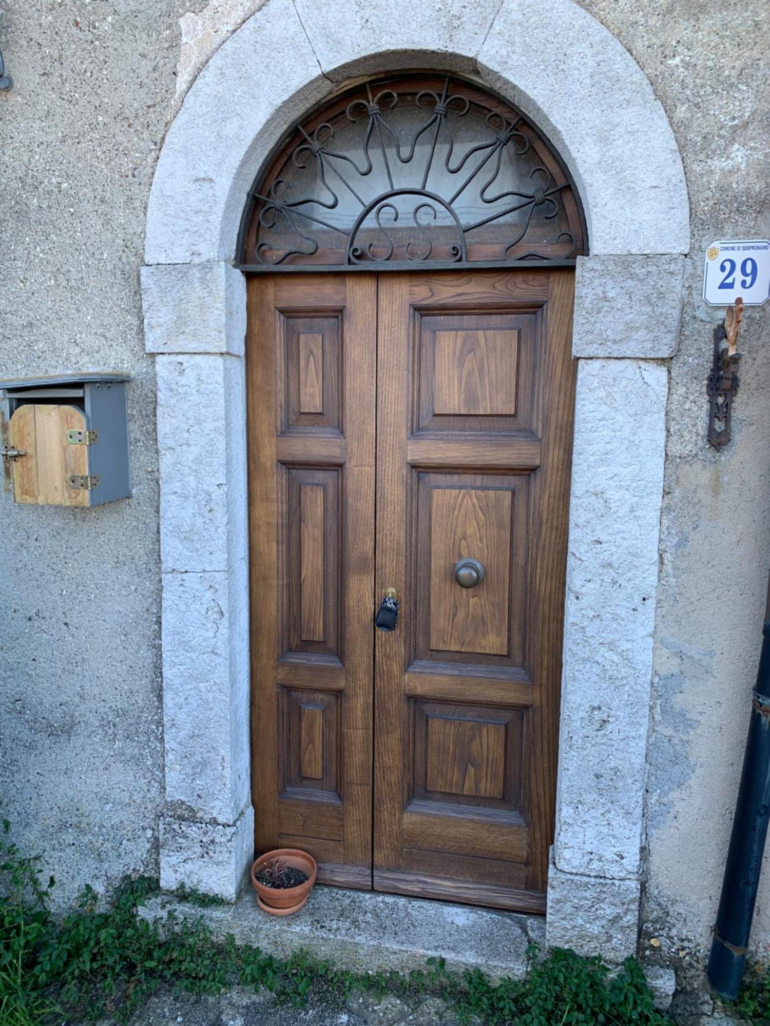 La Casetta Al Roccone Semproniano Bagian luar foto
